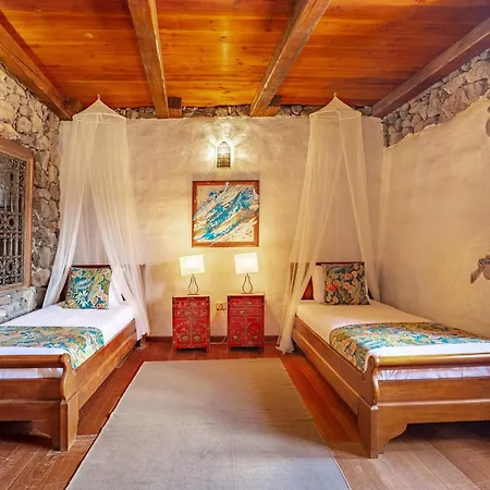 De Arrieta Village - Yurts And Stone - Shared Pool - Walking Distance To Arrieta - Off Grid