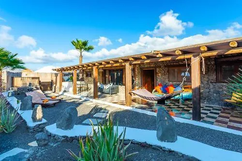 De Arrieta Village - Yurts And Stone - Shared Pool - Walking Distance To Arrieta - Off Grid Resort 3*