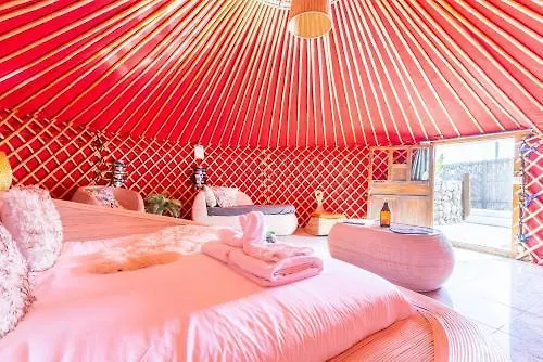 De Arrieta Village - Yurts And Stone - Shared Pool - Walking Distance To Arrieta - Off Grid 리조트