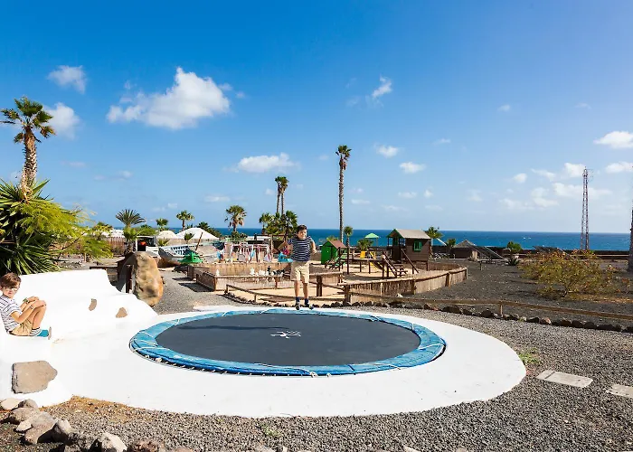 Resort De Arrieta Village - Yurts And Stone - Shared Pool - Walking Distance To Arrieta - Off Grid