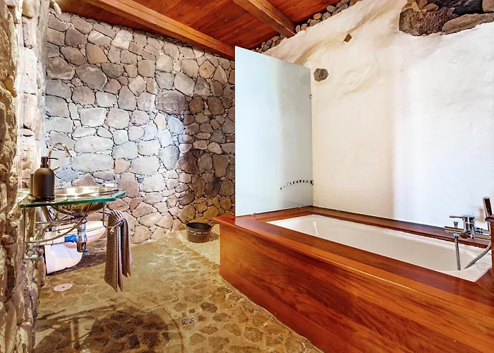 De Arrieta Village - Yurts And Stone - Shared Pool - Walking Distance To Arrieta - Off Grid 리조트 Tabayesco