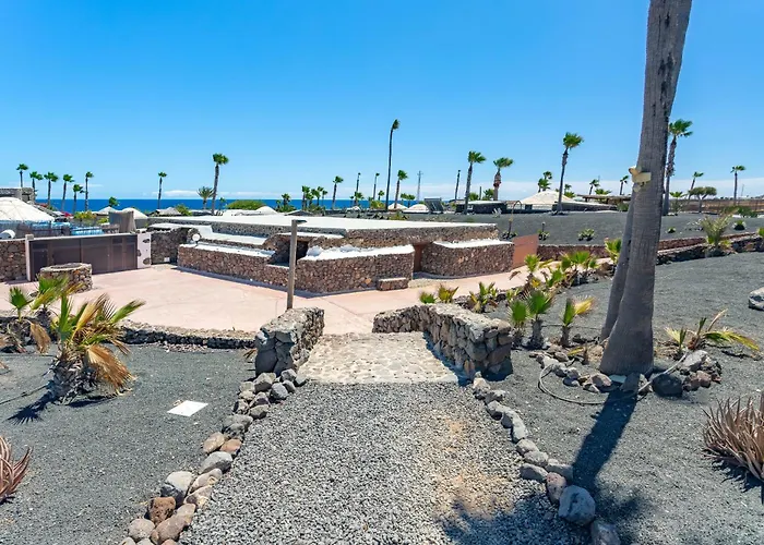 De Arrieta Village - Yurts And Stone - Shared Pool - Walking Distance To Arrieta - Off Grid Resort Tabayesco