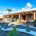 De Arrieta Village - Yurts And Stone - Shared Pool - Walking Distance To Arrieta - Off Grid 리조트 3*