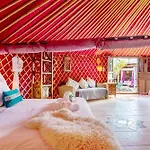 De Arrieta Village - Yurts And Stone - Shared Pool - Walking Distance To Arrieta - Off Grid 리조트 Tabayesco