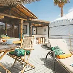 De Arrieta Village - Yurts And Stone - Shared Pool - Walking Distance To Arrieta - Off Grid 리조트 3*
