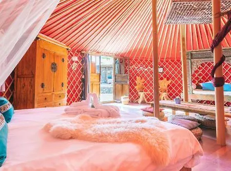 De Arrieta Village - Yurts And Stone - Shared Pool - Walking Distance To Arrieta - Eco Friendly *