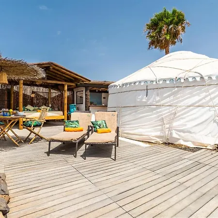Resort De Arrieta Village - Yurts And Stone - Shared Pool - Walking Distance To Arrieta - Off Grid Tabayesco