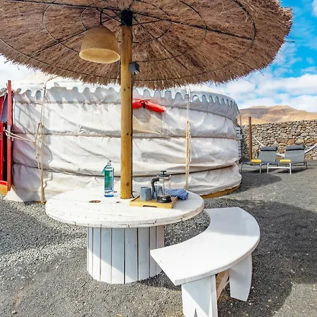 De Arrieta Village - Yurts And Stone - Shared Pool - Walking Distance To Arrieta - Off Grid 3* Tabayesco