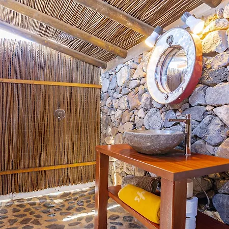 De Arrieta Village - Yurts And Stone - Shared Pool - Walking Distance To Arrieta - Off Grid