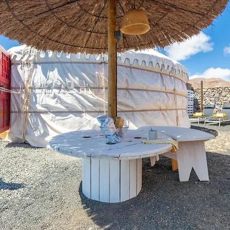 Resort De Arrieta Village - Yurts And Stone - Shared Pool - Walking Distance To Arrieta - Eco Friendly Tabayesco
