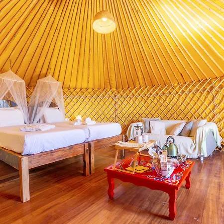 Resort De Arrieta Village - Yurts And Stone - Shared Pool - Walking Distance To Arrieta - Off Grid