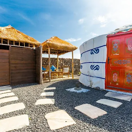 Üdülőközpont De Arrieta Village - Yurts And Stone - Shared Pool - Walking Distance To Arrieta - Off Grid