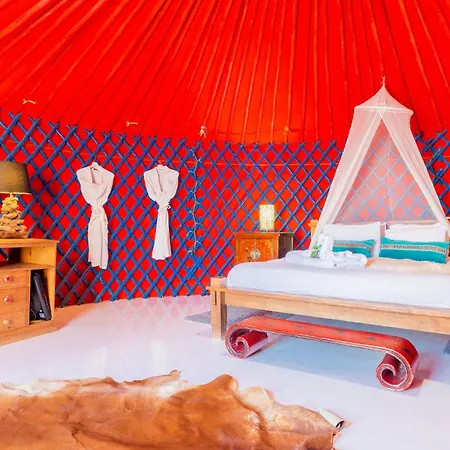 De Arrieta Village - Yurts And Stone - Shared Pool - Walking Distance To Arrieta - Eco Friendly Resort Tabayesco