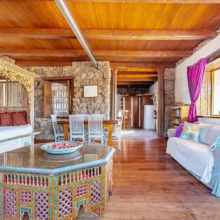 De Arrieta Village - Yurts And Stone - Shared Pool - Walking Distance To Arrieta - Eco Friendly Resort *