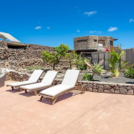 De Arrieta Village - Yurts And Stone - Shared Pool - Walking Distance To Arrieta - Eco Friendly *