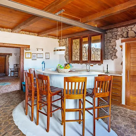 De Arrieta Village - Yurts And Stone - Shared Pool - Walking Distance To Arrieta - Off Grid Feriested