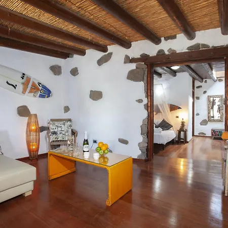 De Arrieta Village - Yurts And Stone - Shared Pool - Walking Distance To Arrieta - Eco Friendly