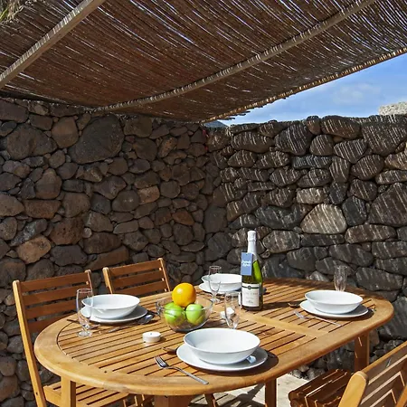 Resort De Arrieta Village - Yurts And Stone - Shared Pool - Walking Distance To Arrieta - Eco Friendly Tabayesco