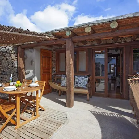 De Arrieta Village - Yurts And Stone - Shared Pool - Walking Distance To Arrieta - Off Grid
