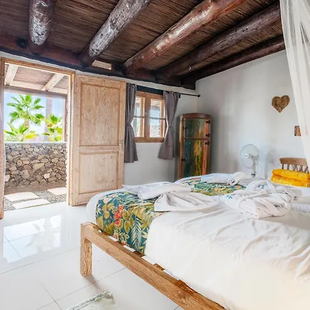 De Arrieta Village - Yurts And Stone - Shared Pool - Walking Distance To Arrieta - Off Grid Rezort