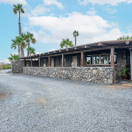 De Arrieta Village - Yurts And Stone - Shared Pool - Walking Distance To Arrieta - Off Grid