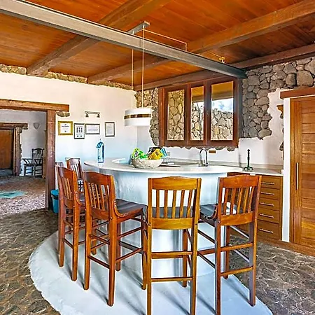 De Arrieta Village - Yurts And Stone - Shared Pool - Walking Distance To Arrieta - Off Grid 3* Tabayesco