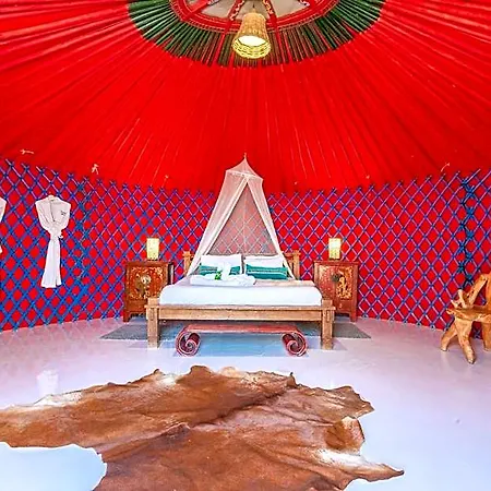De Arrieta Village - Yurts And Stone - Shared Pool - Walking Distance To Arrieta - Off Grid Feriested