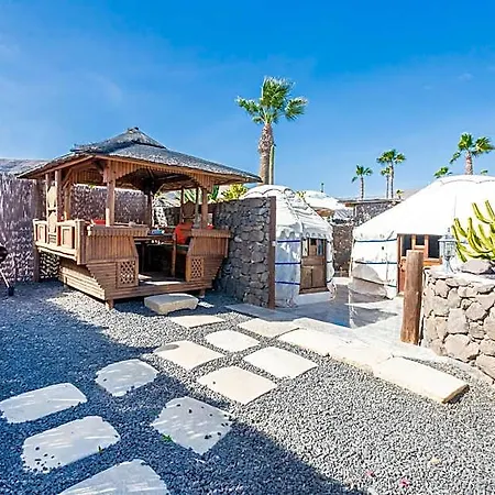De Arrieta Village - Yurts And Stone - Shared Pool - Walking Distance To Arrieta - Off Grid Feriested