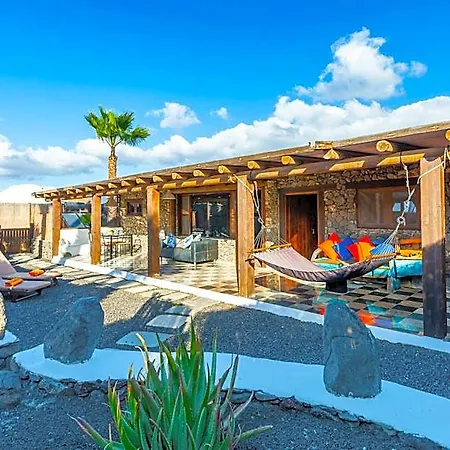 De Arrieta Village - Yurts And Stone - Shared Pool - Walking Distance To Arrieta - Off Grid