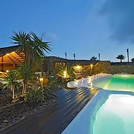 De Arrieta Village - Yurts And Stone - Shared Pool - Walking Distance To Arrieta - Off Grid Tabayesco