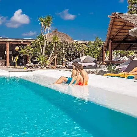 Feriested De Arrieta Village - Yurts And Stone - Shared Pool - Walking Distance To Arrieta - Off Grid Tabayesco