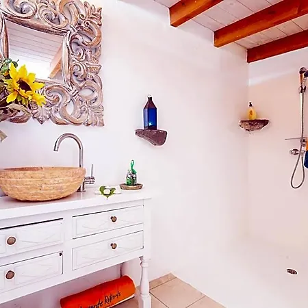 De Arrieta Village - Yurts And Stone - Shared Pool - Walking Distance To Arrieta - Off Grid Tabayesco