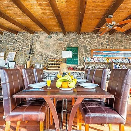 De Arrieta Village - Yurts And Stone - Shared Pool - Walking Distance To Arrieta - Off Grid Feriested Tabayesco