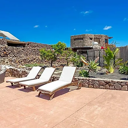De Arrieta Village - Yurts And Stone - Shared Pool - Walking Distance To Arrieta - Off Grid Tabayesco