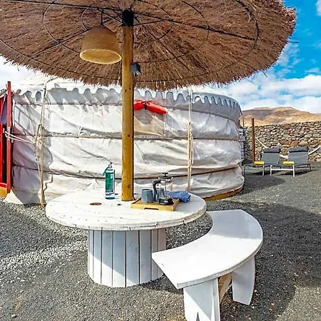 De Arrieta Village - Yurts And Stone - Shared Pool - Walking Distance To Arrieta - Off Grid Tabayesco