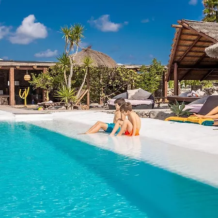 De Arrieta Village - Yurts And Stone - Shared Pool - Walking Distance To Arrieta - Eco Friendly Resort *