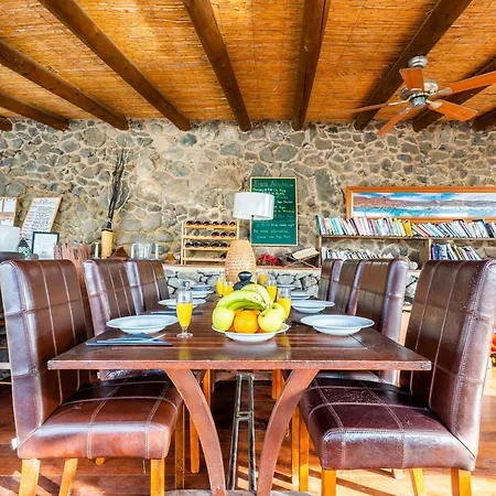 De Arrieta Village - Yurts And Stone - Shared Pool - Walking Distance To Arrieta - Eco Friendly Resort *