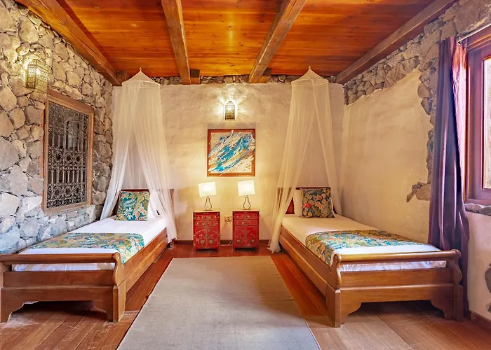 De Arrieta Village - Yurts And Stone - Shared Pool - Walking Distance To Arrieta - Off Grid