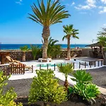 Resort De Arrieta Village - Yurts And Stone - Shared Pool - Walking Distance To Arrieta - Off Grid