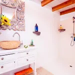 De Arrieta Village - Yurts And Stone - Shared Pool - Walking Distance To Arrieta - Off Grid Resort