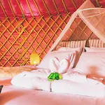 De Arrieta Village - Yurts And Stone - Shared Pool - Walking Distance To Arrieta - Off Grid Resort