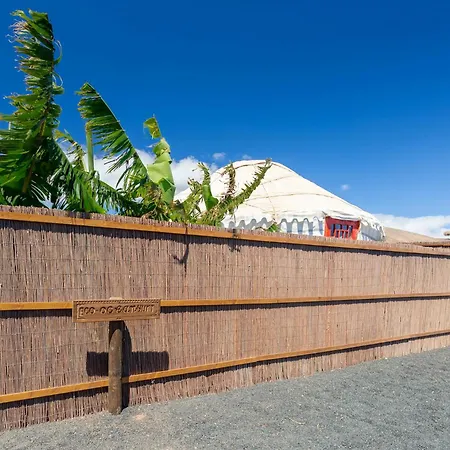 Resort De Arrieta Village - Yurts And Stone - Shared Pool - Walking Distance To Arrieta - Off Grid *