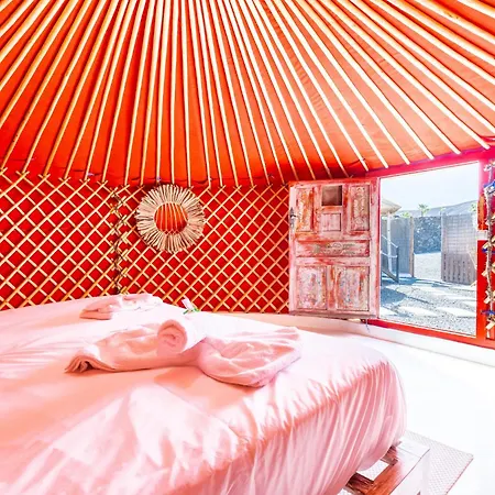 Resort De Arrieta Village - Yurts And Stone - Shared Pool - Walking Distance To Arrieta - Off Grid Tabayesco