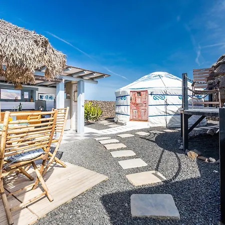 Resort De Arrieta Village - Yurts And Stone - Shared Pool - Walking Distance To Arrieta - Off Grid *