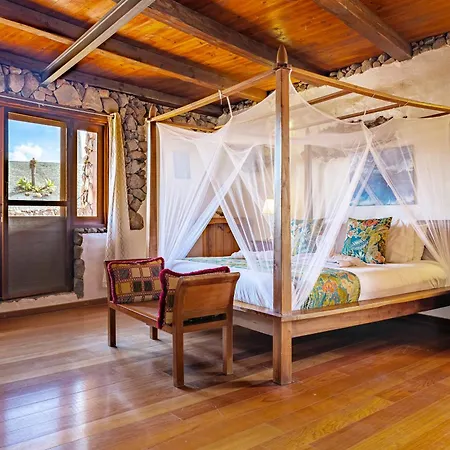 De Arrieta Village - Yurts And Stone - Shared Pool - Walking Distance To Arrieta - Off Grid *