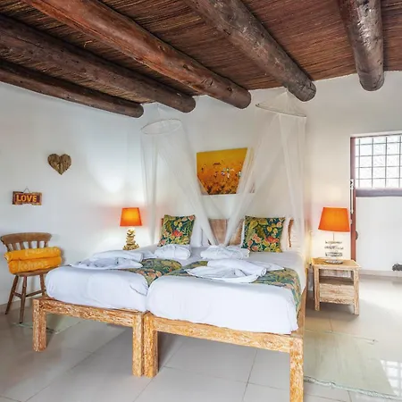 De Arrieta Village - Yurts And Stone - Shared Pool - Walking Distance To Arrieta - Off Grid Resort *