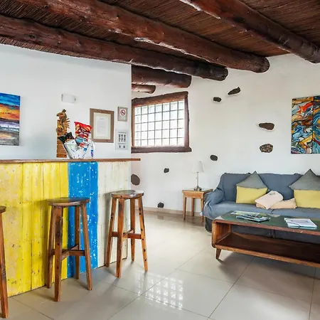 Resort De Arrieta Village - Yurts And Stone - Shared Pool - Walking Distance To Arrieta - Off Grid *